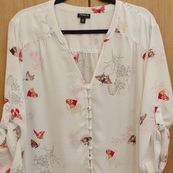+SZ Torrid SZ 3 3/4 Sleeve White Butterfly Blouse. - Picture 3 of 9